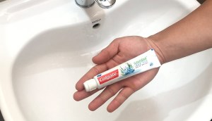 Mẹo đánh bay mùi tanh của cá trên tay với kem đánh răng