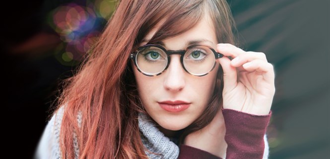 5 mẹo đeo kính không bị tuột xuống mũi