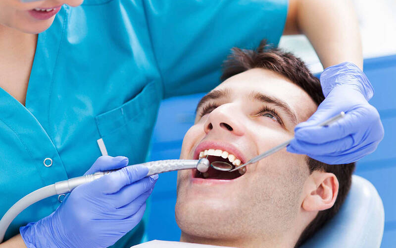 hãy đến nha sĩ để thăm khám và lấy cao răng định kỳ 6 tháng/ lần là điều rất cần thiết.