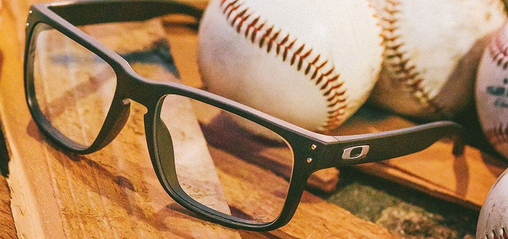 Kính Oakley làm từ chất liệu cao cấp