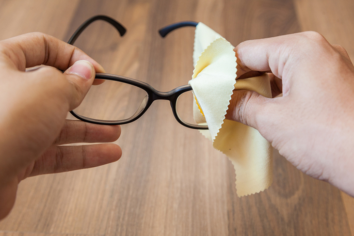 Mẹo cách vệ sinh mắt kính cận thường gặp và hiệu quả