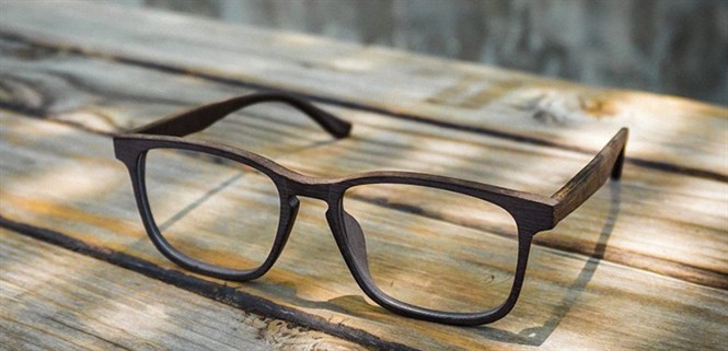 Hướng dẫn cách bảo quản mắt kính có gọng bằng gỗ