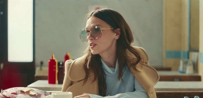 Tư vấn chọn mua mắt kính phù hợp với màu da và màu tóc