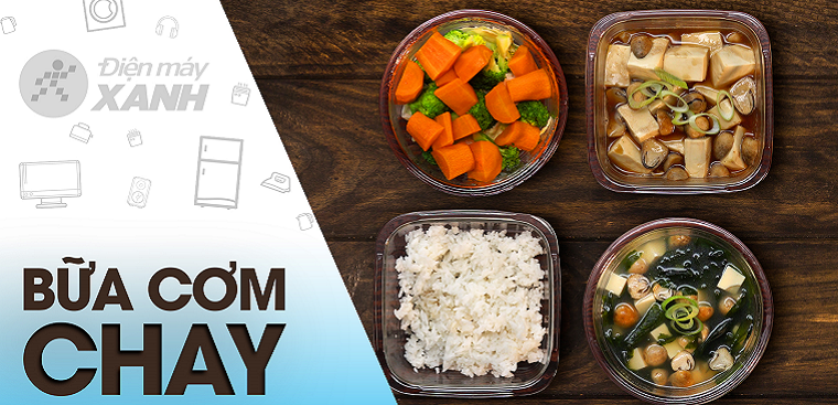 Bữa cơm chay lò vi sóng tiện lợi với nấm kho, canh rong biển