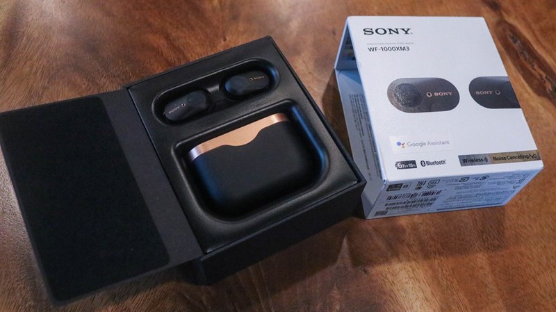 Đập hộp & đánh giá nhanh tai nghe không dây Sony WF-1000XM3: Thiết kế sang, ngầu, chống ồn cực tốt - ảnh 3 Đập hộp & đánh giá nhanh tai nghe không dây Sony WF-1000XM3: Thiết kế sang, ngầu, chống ồn cực tốt - ảnh 3