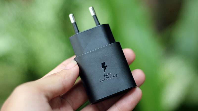 Trên tay Galaxy Note 10+ màu đen truyền thống Trên tay Galaxy Note 10+ màu đen truyền thống