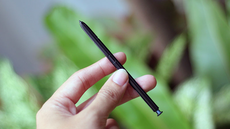 Trên tay Galaxy Note 10+ màu đen truyền thống Trên tay Galaxy Note 10+ màu đen truyền thống