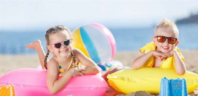 Những lợi ích khi cho trẻ em đeo kính mát