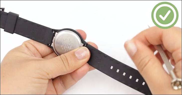 Assemble the watch and the strap together.
