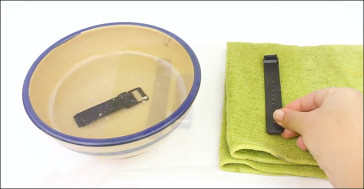 Clean the strap with water and let it dry.