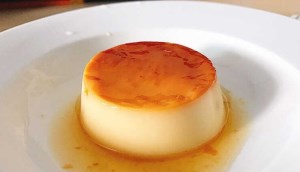 Cách làm bánh flan phô mai mềm mịn không bị rỗ