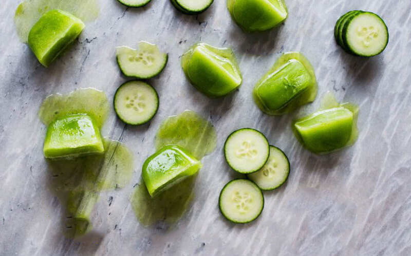 Brighten skin, tighten pores thanks to the beauty treatment with cucumber ice