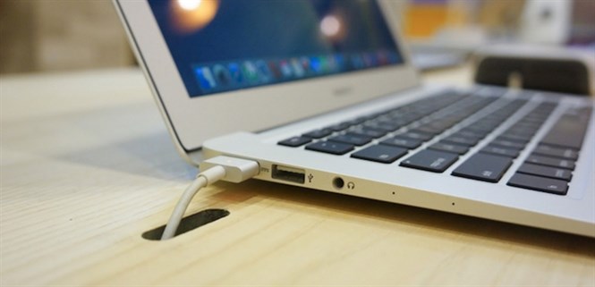 MacBook không nhận sạc, nguyên nhân và cách khắc phục