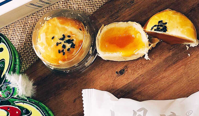 Cận trung thu, bánh trứng ngàn lớp trở nên hot hẳn