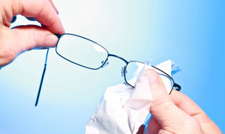 Cách để tẩy keo 502 dính trên mắt kính dính trên gọng kính, tròng kính > Lưu ý khi tẩy keo 502 dính trên mắt kính