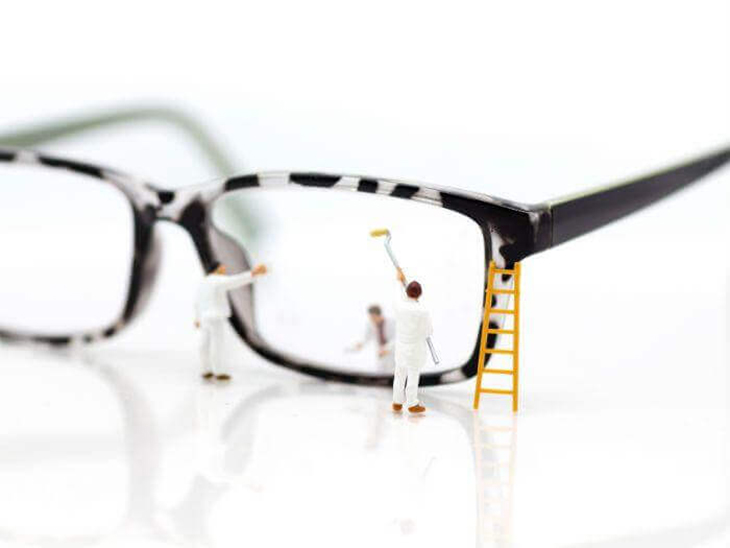 Cách để tẩy keo 502 dính trên mắt kính dính trên gọng kính, tròng kính > Lưu ý khi tẩy keo 502 dính trên mắt kính