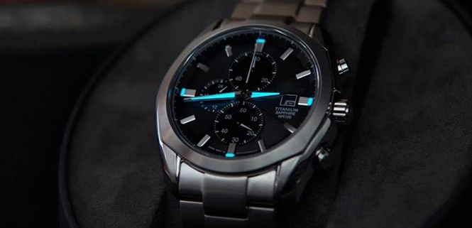 Dạ quang trên đồng hồ phát sáng được lâu không?