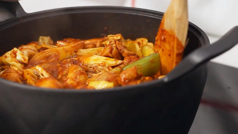 Cách làm gà xào bắp cải phô mai kiểu Hàn Quốc