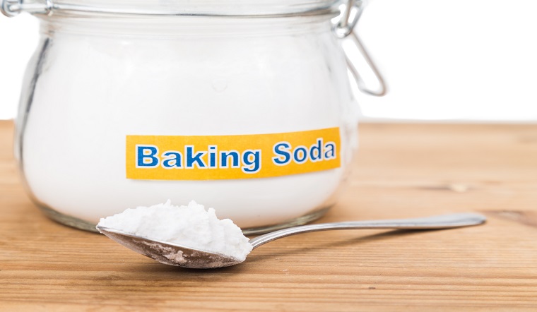 Cách tẩy sạch vết bẩn trên quần áo màu bằng Baking soda