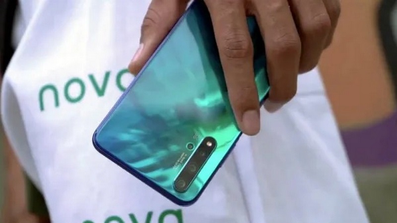 Huawei Nova 5T với 4 camera mặt sau lộ ảnh thực tế trên tay người dùng