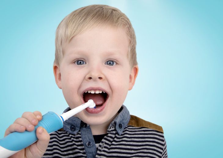 Bàn Chải Đánh Răng Oral-B Trà Đen (Vỉ 3) | Hasaki.vn