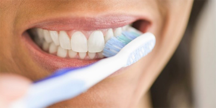 Bàn chải đánh răng thường giúp dễ sử dụng