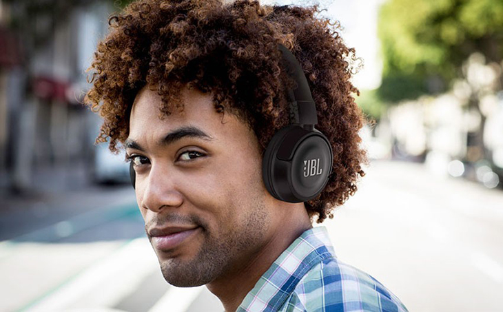 JBL nổi tiếng với các mẫu tai nghe, thiết kế hiện đại, cách âm tốt và chất lượng âm thanh tốt