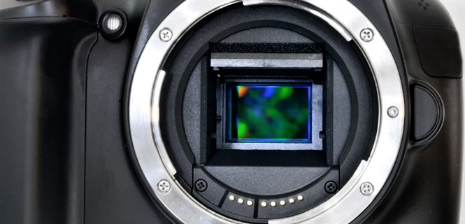 2 cách vệ sinh cảm biến máy ảnh kỹ thuật số tự động và thủ công