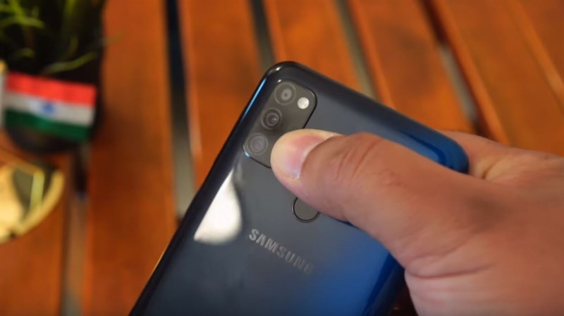 Samsung Galaxy M30s bất ngờ xuất hiện trên tay người dùng, phát hiện 1 cảm biến lạ Samsung Galaxy M30s bất ngờ xuất hiện trên tay người dùng, phát hiện 1 cảm biến lạ