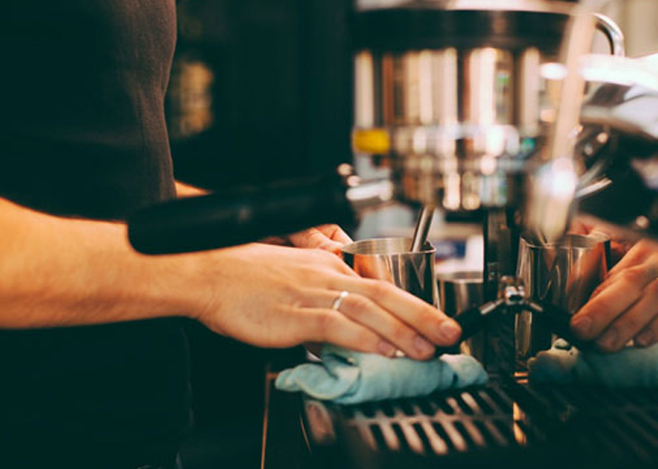 Cleaning the coffee machine