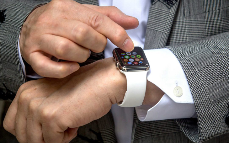 8 lí do bạn nên sở hữu ngay một chiếc smartwatch > Xem thông báo từ các ứng dụng mạng xã hội