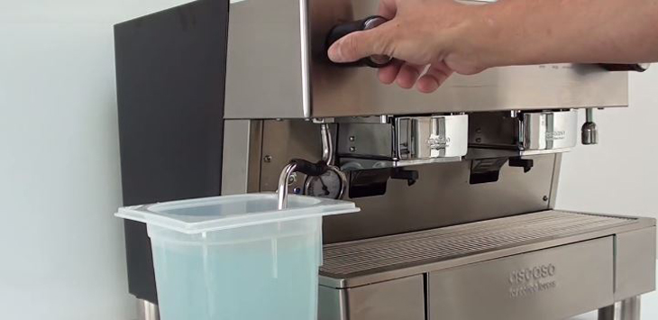 Cách vệ sinh máy pha cà phê espresso đơn giản dễ làm tại nhà