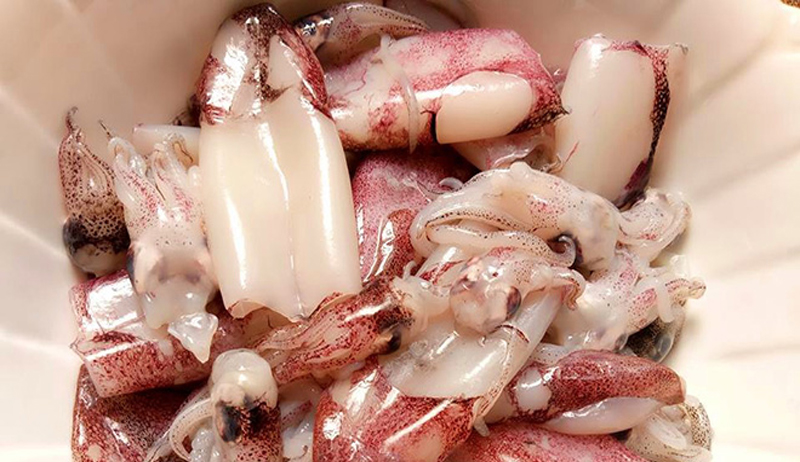 Cuối tuần đổi món với mực xào dưa chua lạ miệng Cuối tuần đổi món với mực xào dưa chua lạ miệng