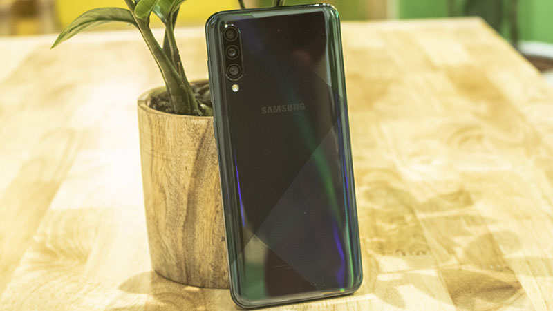 Đánh giá Samsung Galaxy A50s: Pin 'trâu', nâng cấp camera sáng giá