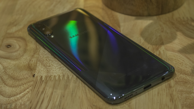 Đánh giá Samsung Galaxy A50s: Pin 'trâu', nâng cấp camera sáng giá