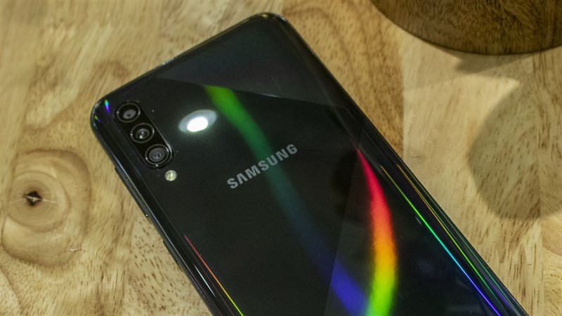 Đánh giá Samsung Galaxy A50s: Pin 'trâu', nâng cấp camera sáng giá