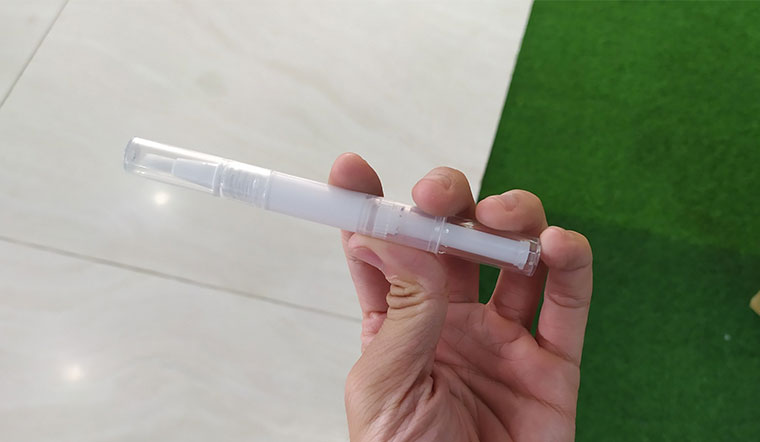Tiết lộ bí quyết làm trắng đế giày của các tiệm giặt giày