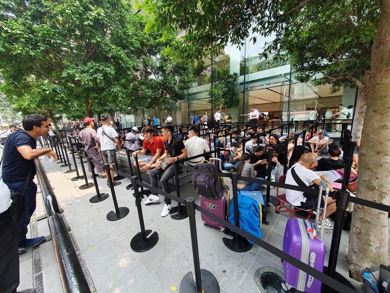 Người Việt đua nhau mang iPhone 11 về Việt Nam - ảnh 5 Người Việt đua nhau mang iPhone 11 về Việt Nam - ảnh 5