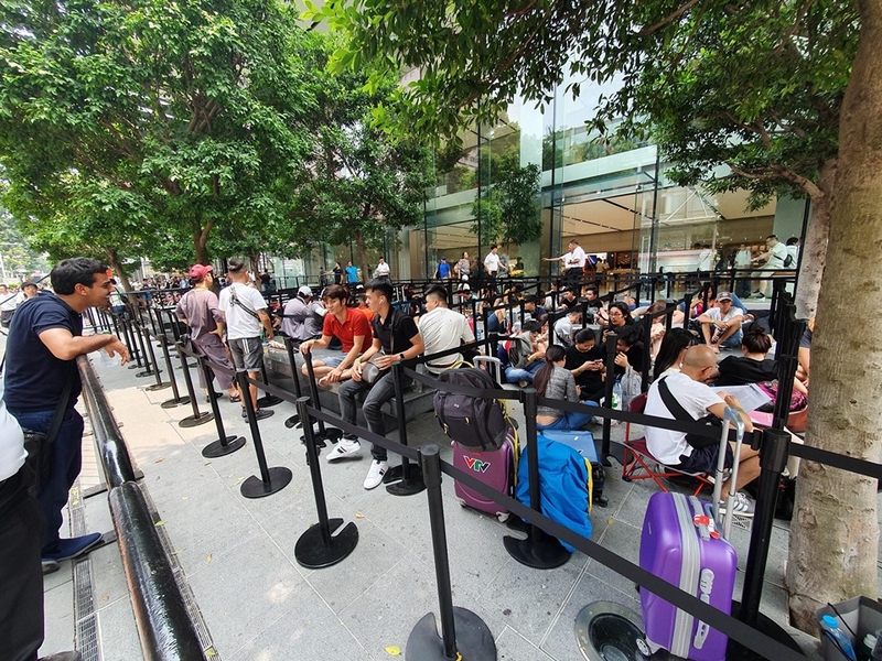 Người Việt đua nhau mang iPhone 11 về Việt Nam - ảnh 8 Người Việt đua nhau mang iPhone 11 về Việt Nam - ảnh 8
