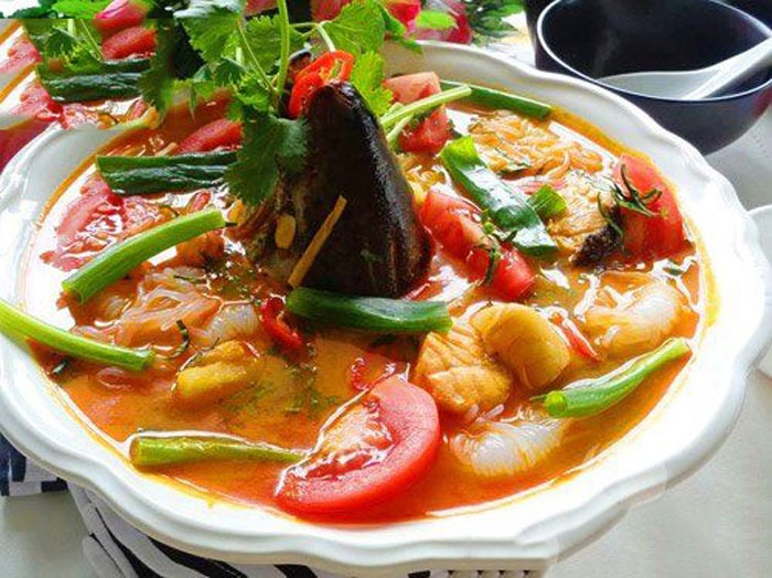 Thành phẩm canh chua cá hồi