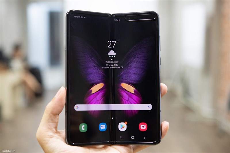 Cận cảnh smartphone màn hình gập Galaxy Fold tại Việt Nam Cận cảnh smartphone màn hình gập Galaxy Fold tại Việt Nam