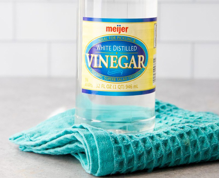vinegar and clean cloth