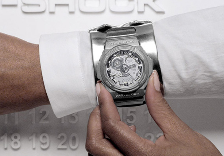 Đồng hồ G-Shock đuwọc kết hợp cùng nhà thiết kế Maison Martin Margeila có thiết kế độc đáo