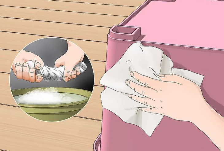 Washing and cleaning plastic items with warm water