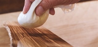 3 cách tẩy keo dính chuột dính trên quần áo, sàn nhà, lông thú cưng hiệu quả