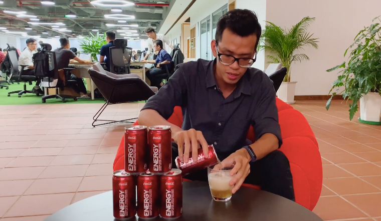 Uống thử Coca Cola Energy