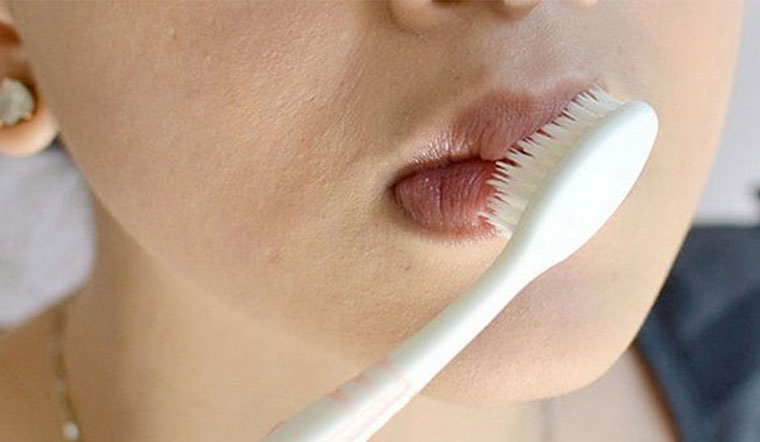Tạm biệt thâm môi bằng kem đánh răng