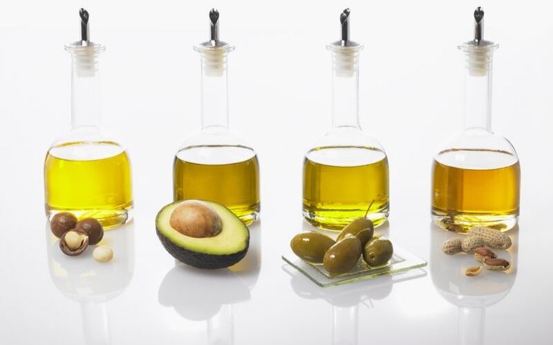 Mỡ heo và dầu ăn nên dùng loại nào trong nấu ăn?