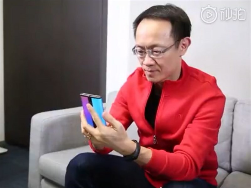 Smartphone màn hình gập kép của Xiaomi xuất hiện trong video tesaer hồi đầu năm nay