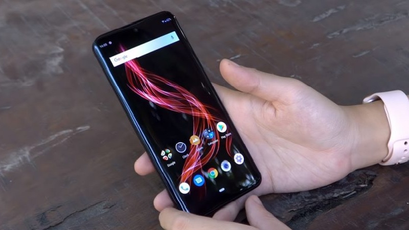 Sharp AQUOS Zero được ra mắt vào đầu năm nay Sharp AQUOS Zero được ra mắt vào đầu năm nay